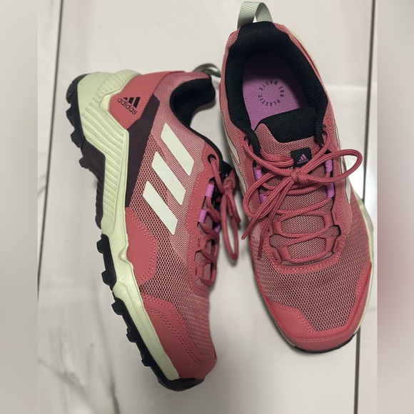 Adidas Running/ walking shoes 
Brand new, just wear once 
Size 8 ladies - Picture 6 of 7
